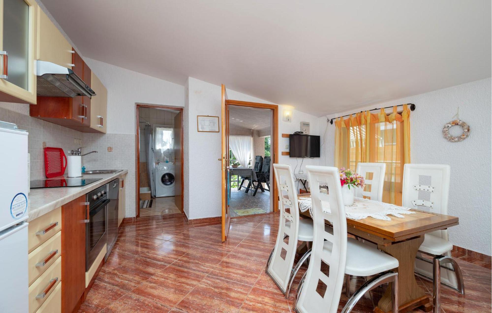 1 Bedroom Beautiful Apartment In Betiga Barbariga Bagian luar foto
